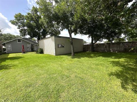 129 E Crockett Street La Grange TX 78945