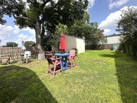 129 E Crockett Street La Grange TX 78945