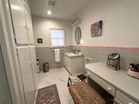 129 E Crockett Street La Grange TX 78945