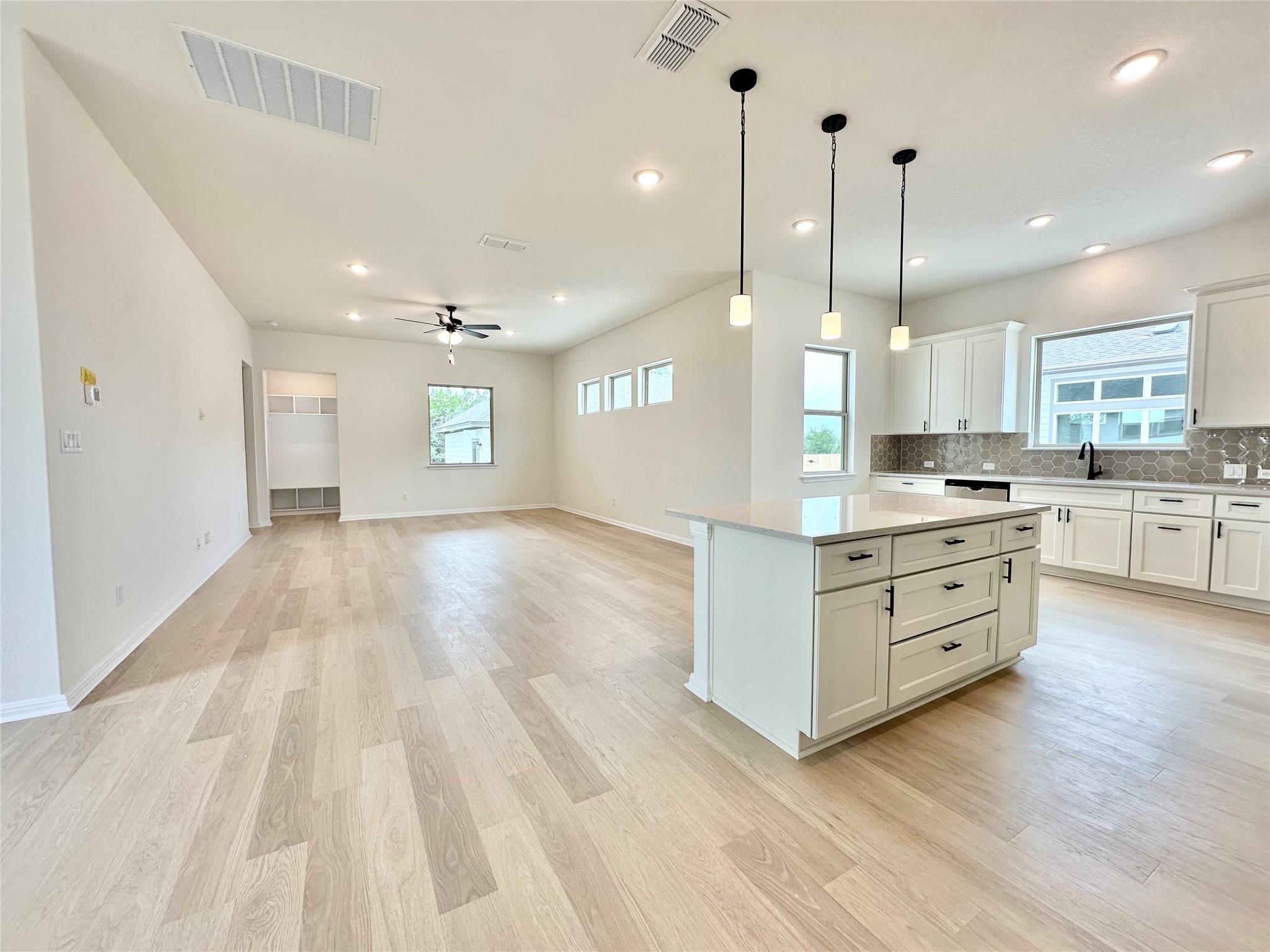 436 Treadwell Lane Kyle TX 78640