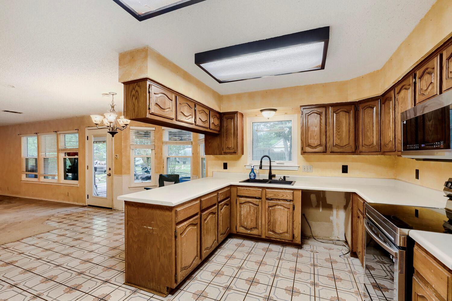 215 Dewberry Cove Buda TX 78610