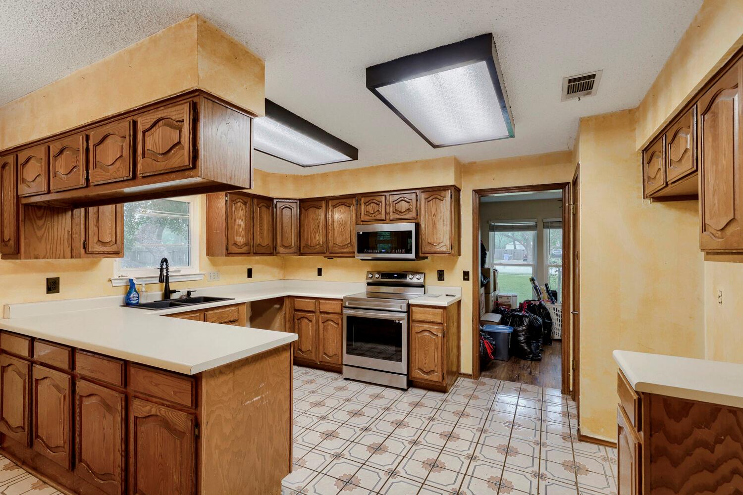 215 Dewberry Cove Buda TX 78610