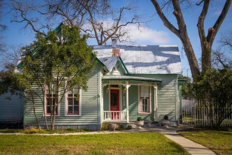 633 S Castell Avenue New Braunfels TX 78130