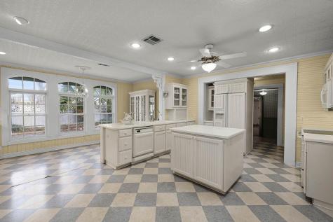 633 S Castell Avenue New Braunfels TX 78130