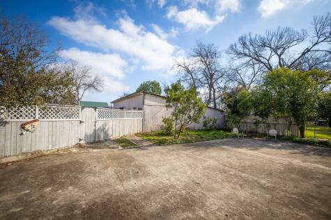 633 S Castell Avenue New Braunfels TX 78130