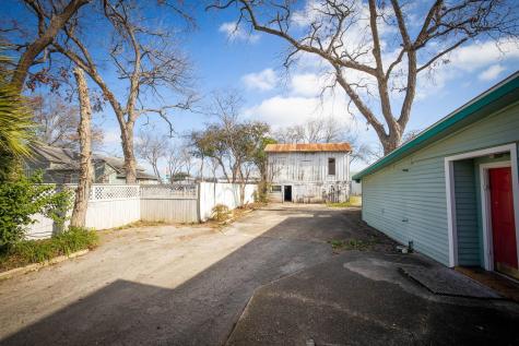 633 S Castell Avenue New Braunfels TX 78130
