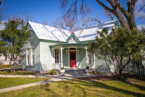 633 S Castell Avenue New Braunfels TX 78130