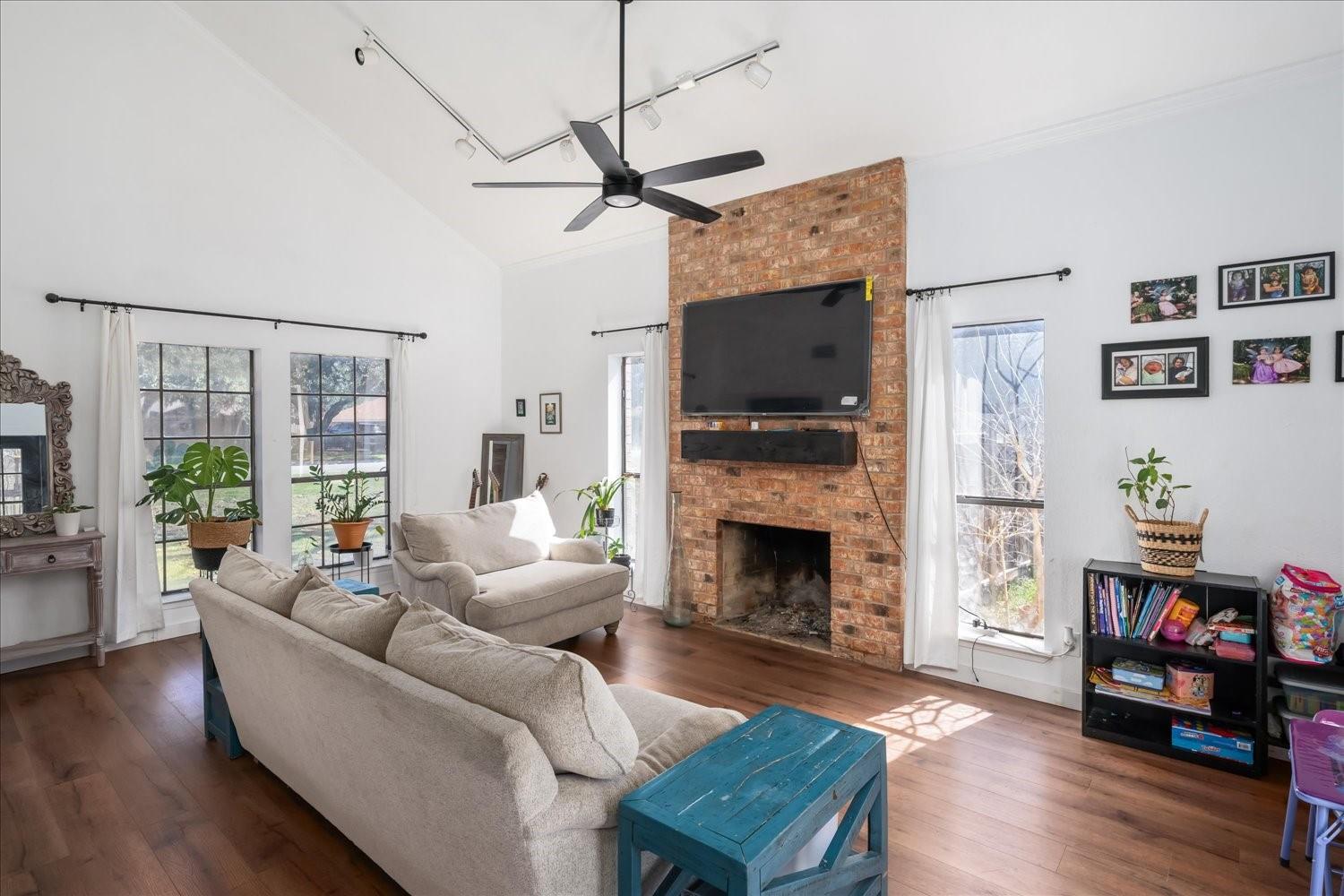 422 Connolly Circle W Lockhart TX 78644