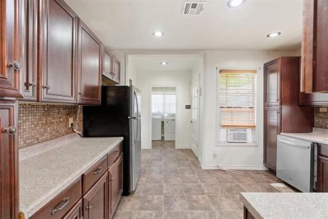 407 Westward Street Rockdale TX 76567