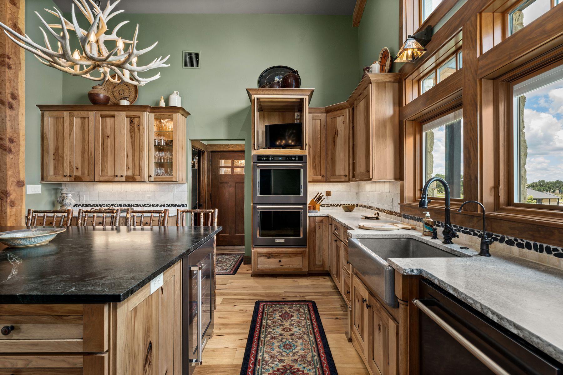 115 Trophy Oak Point Fredericksburg TX 78624