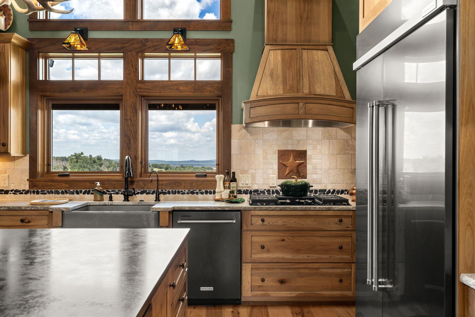 115 Trophy Oak Point Fredericksburg TX 78624