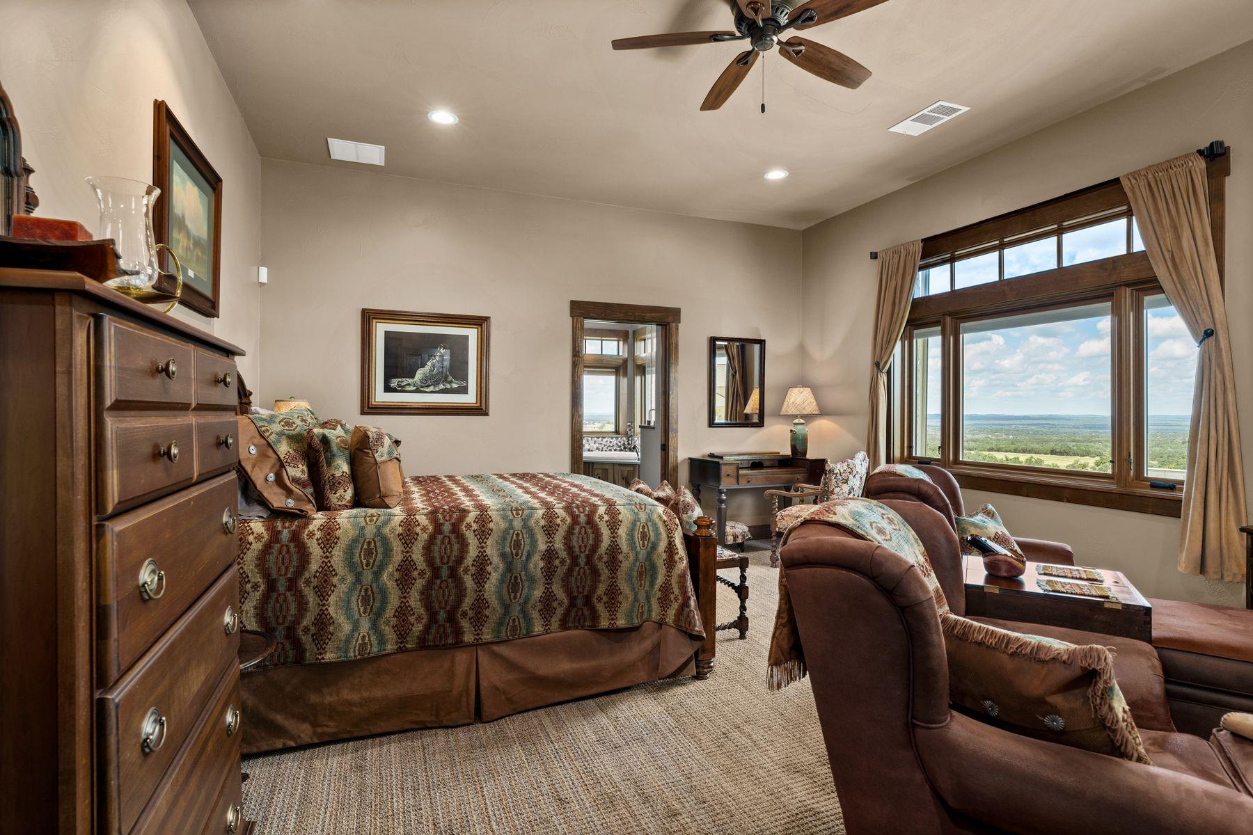 115 Trophy Oak Point Fredericksburg TX 78624