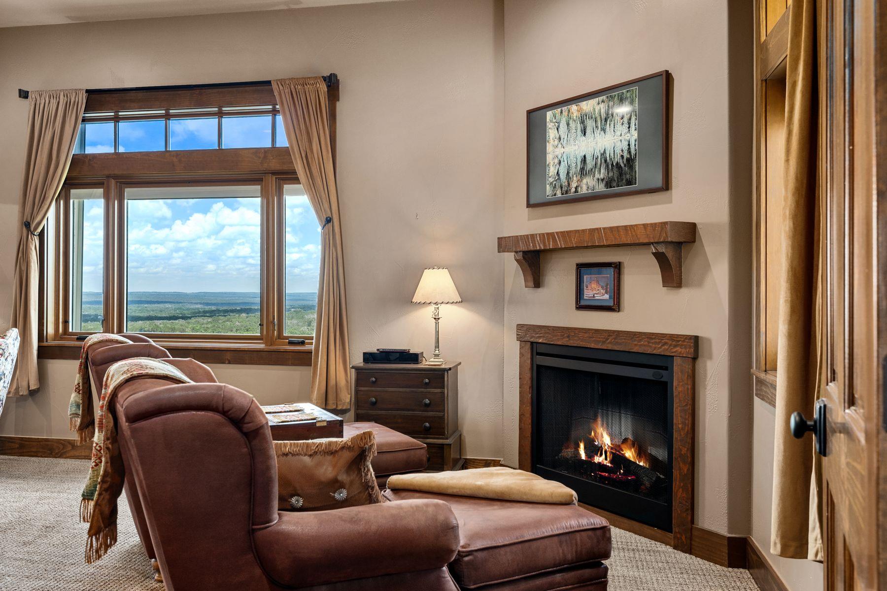 115 Trophy Oak Point Fredericksburg TX 78624