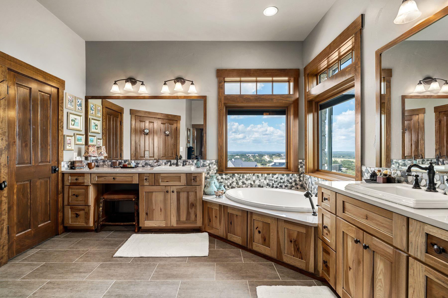 115 Trophy Oak Point Fredericksburg TX 78624