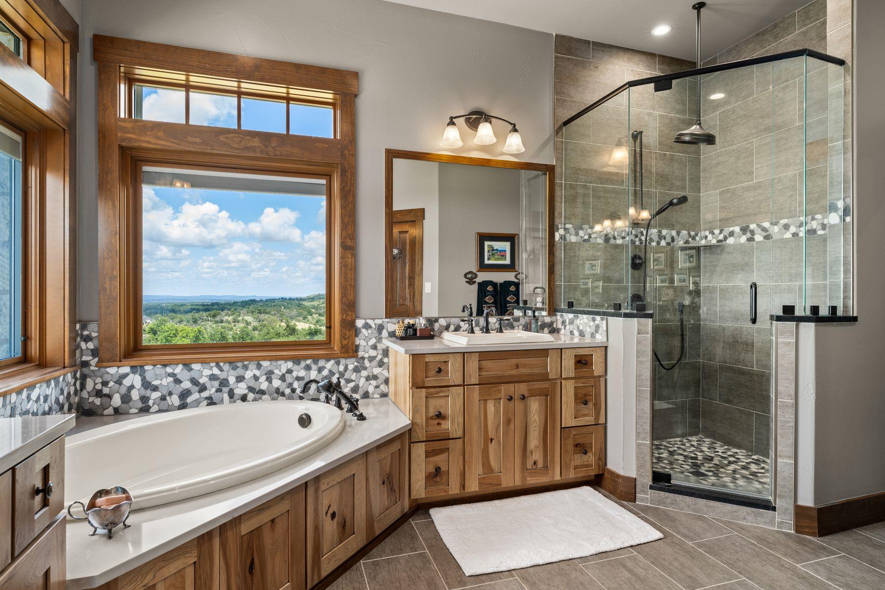 115 Trophy Oak Point Fredericksburg TX 78624