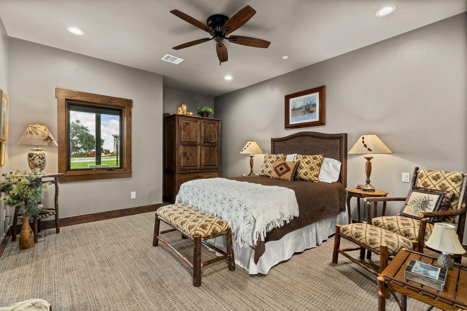115 Trophy Oak Point Fredericksburg TX 78624