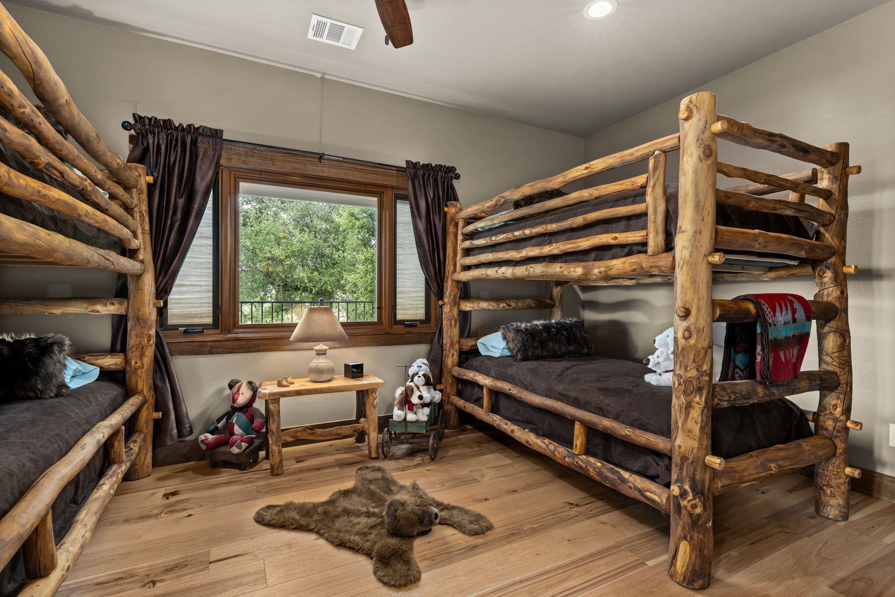 115 Trophy Oak Point Fredericksburg TX 78624