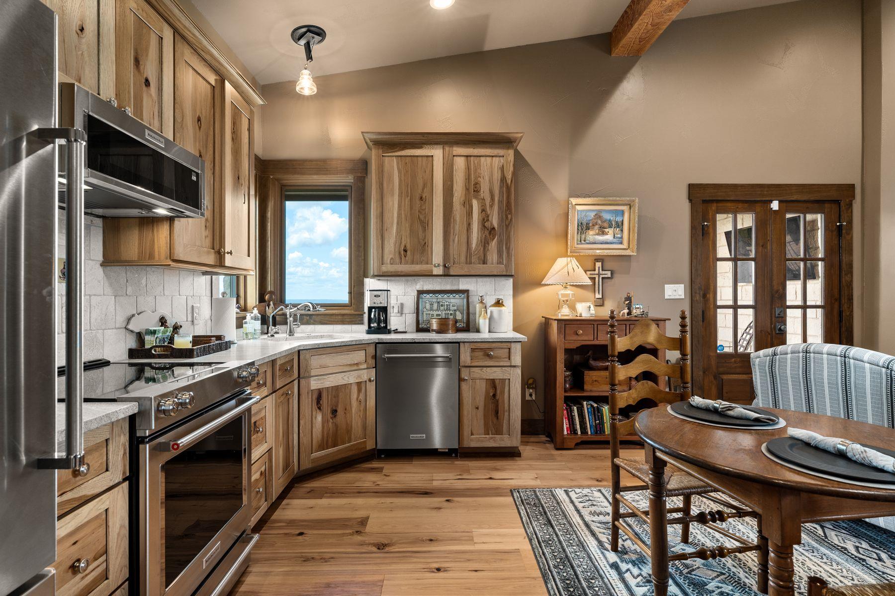 115 Trophy Oak Point Fredericksburg TX 78624