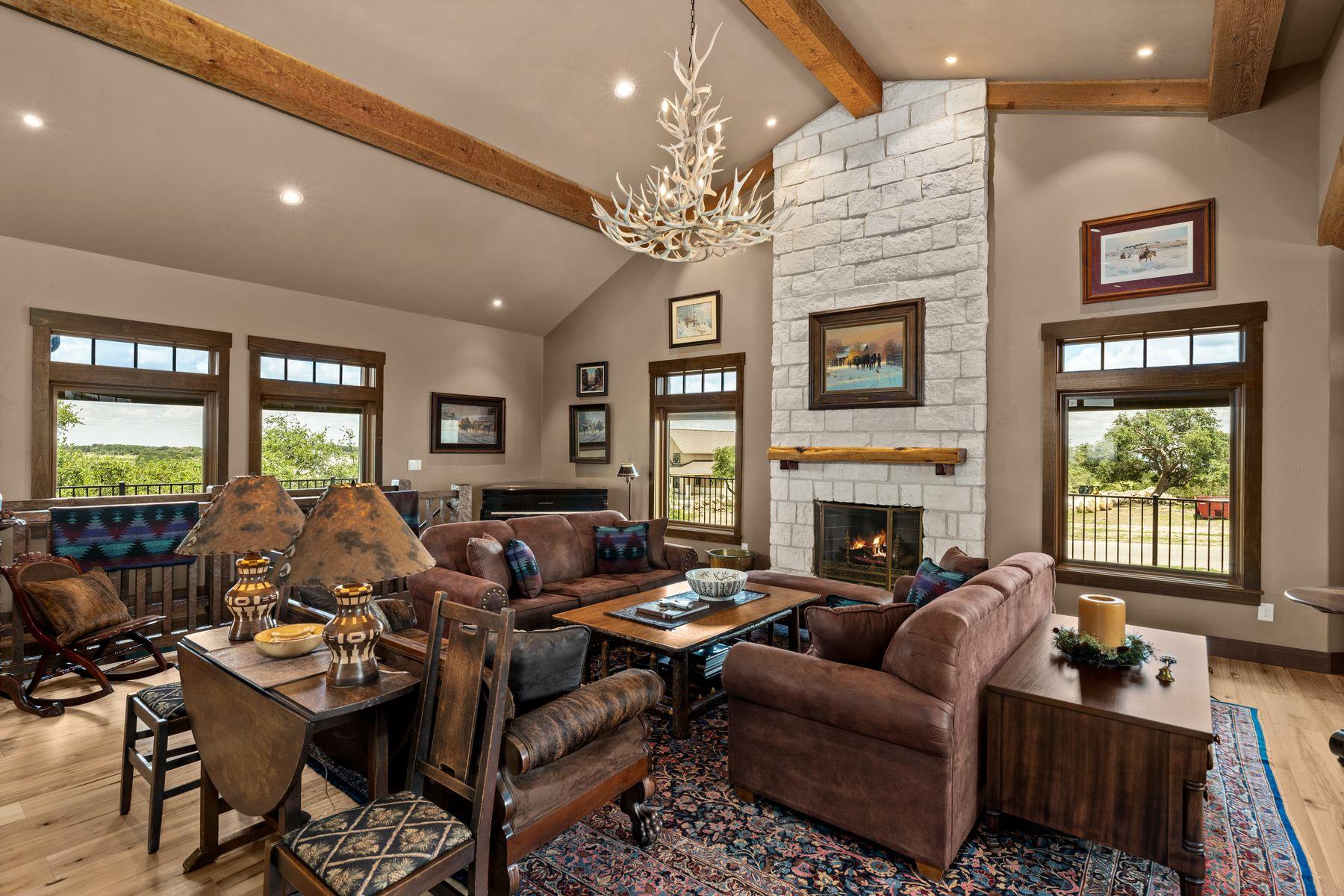 115 Trophy Oak Point Fredericksburg TX 78624