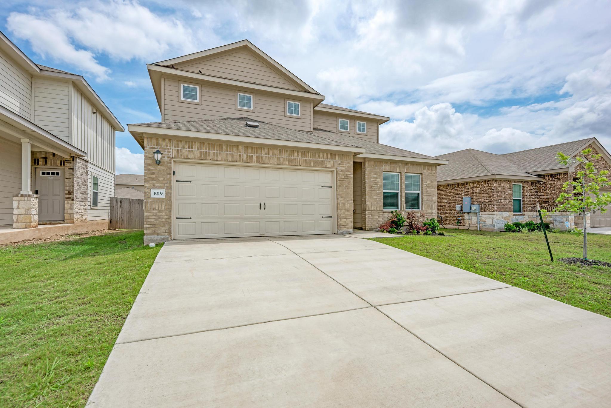 1019 Round Bale Road Hutto TX 78634