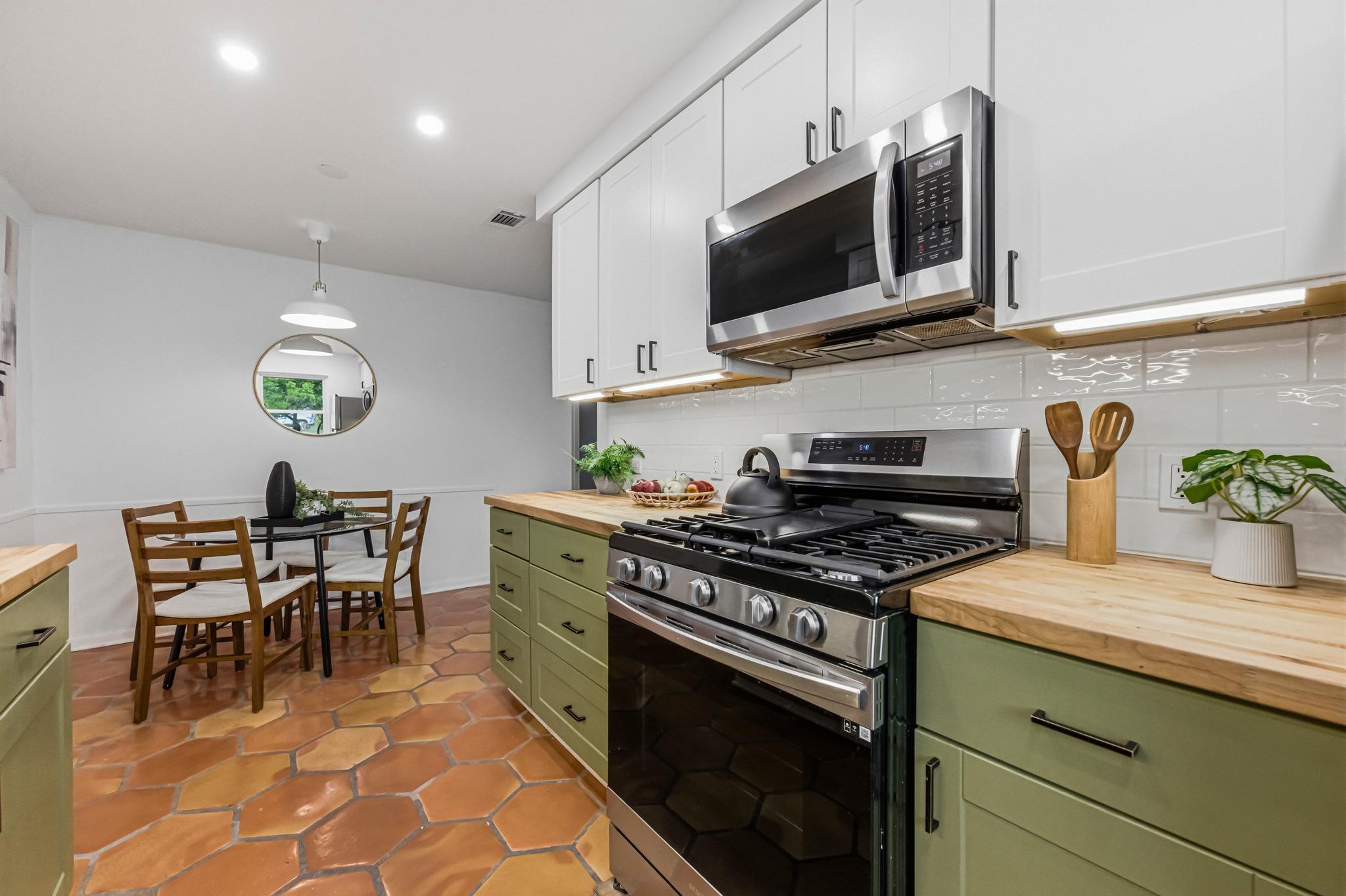 5613 Jacaranda Drive Austin TX 78744
