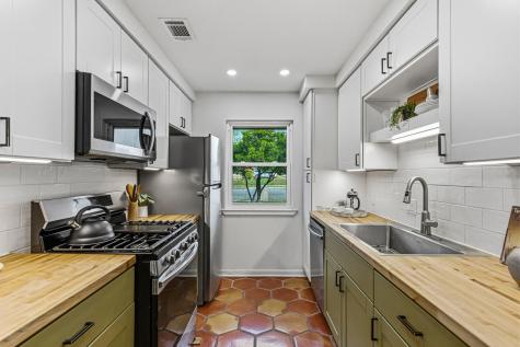 5613 Jacaranda Drive Austin TX 78744