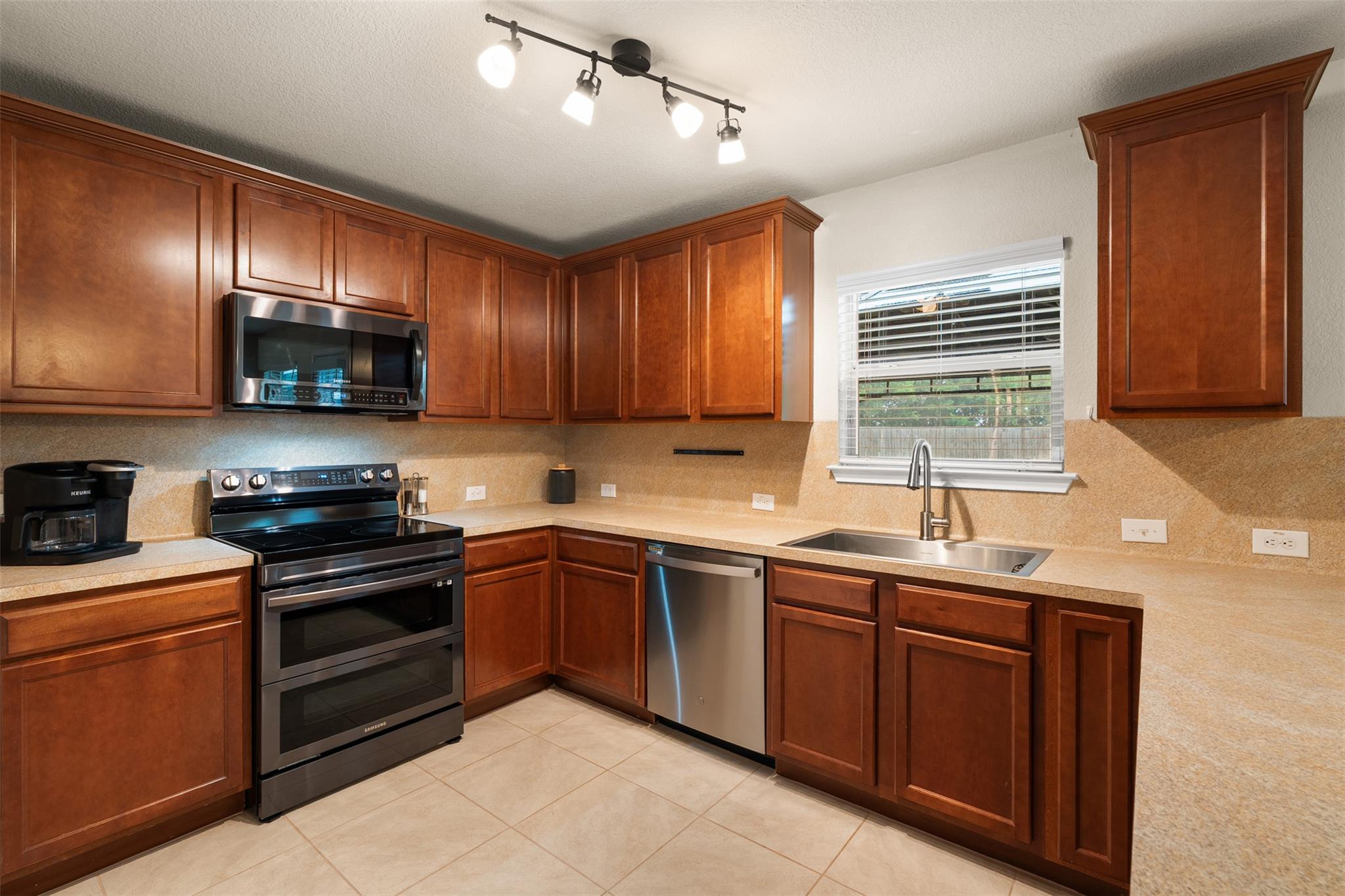 137 Barn Owl Loop Leander TX 78641