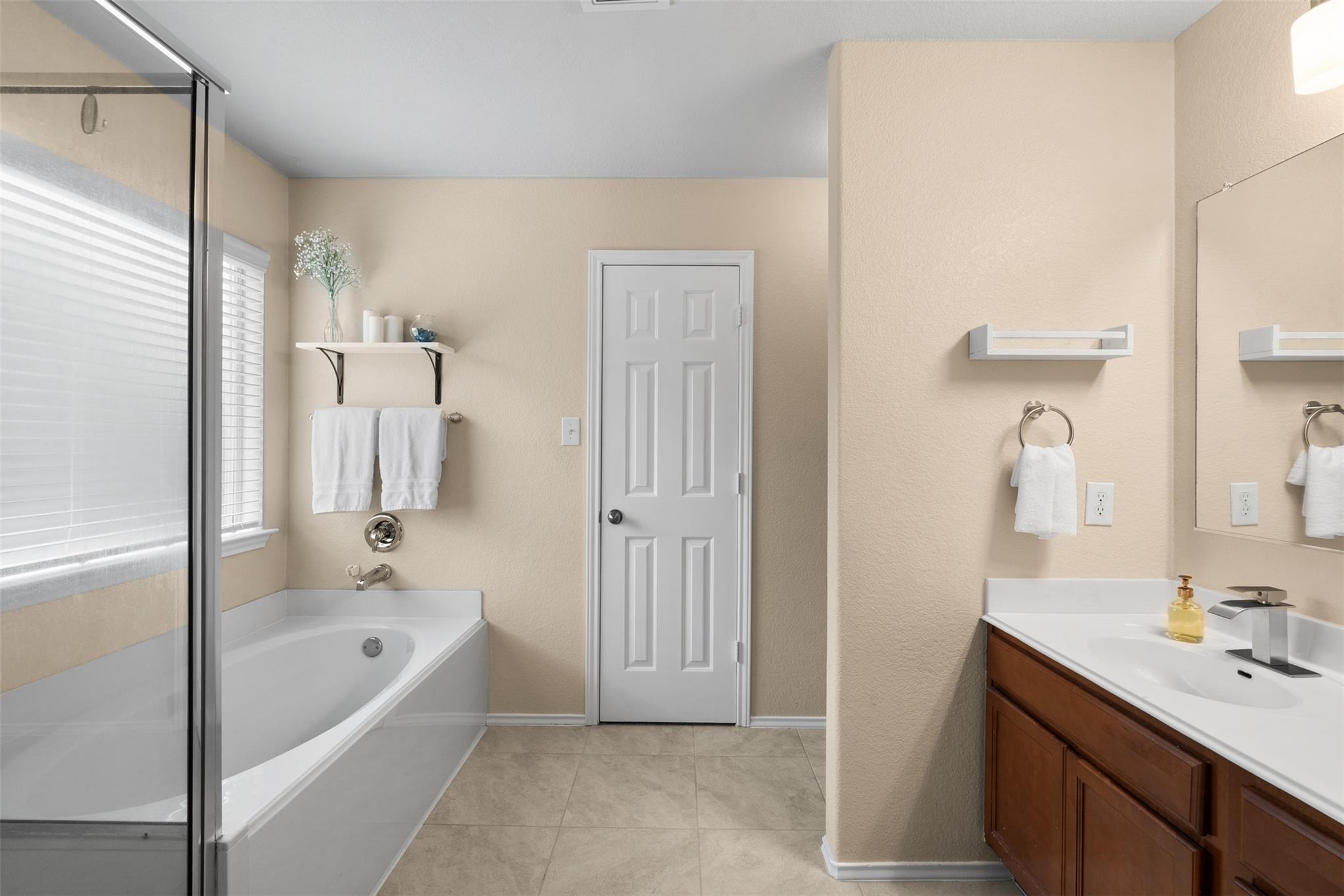 137 Barn Owl Loop Leander TX 78641