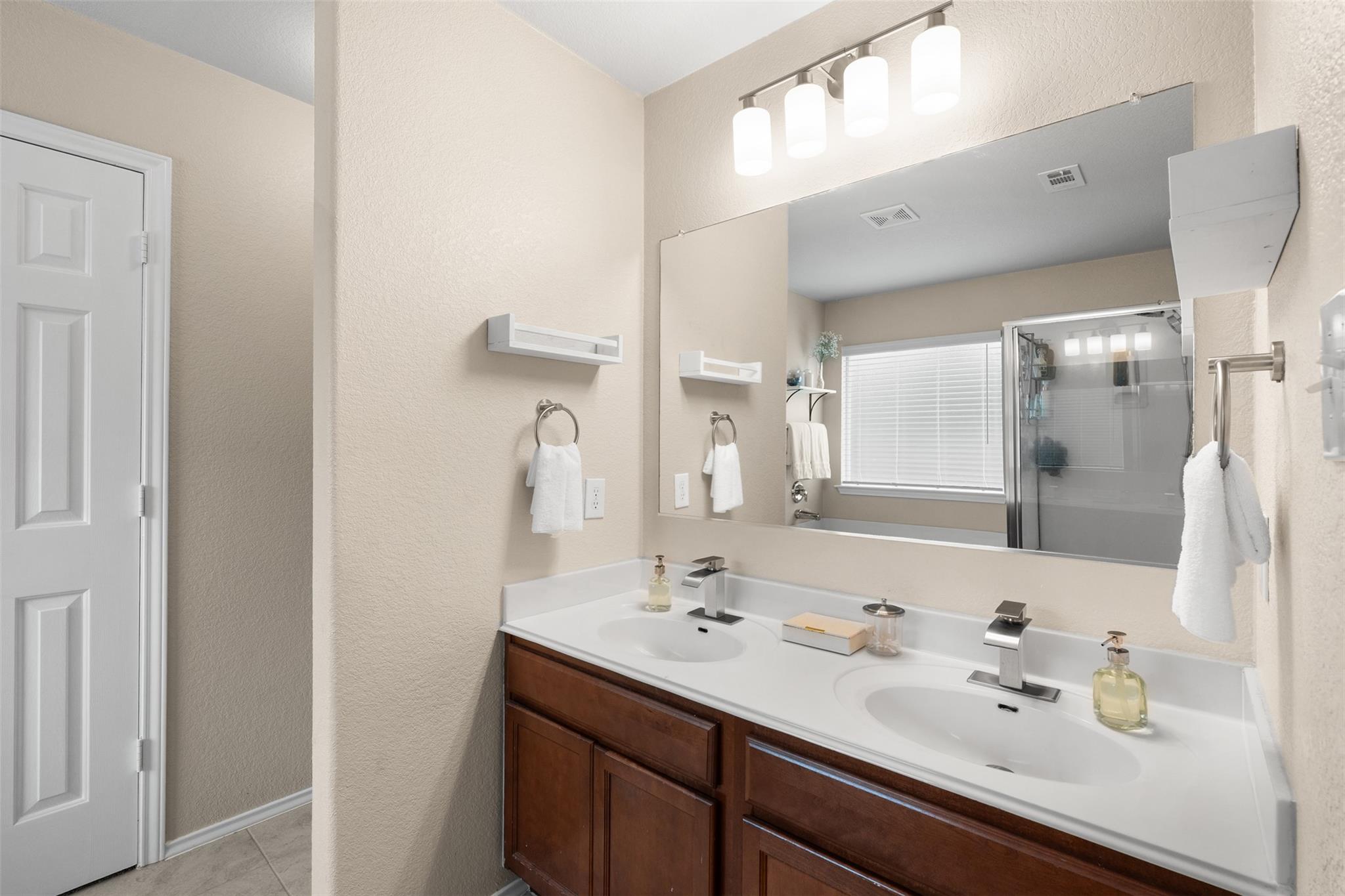 137 Barn Owl Loop Leander TX 78641