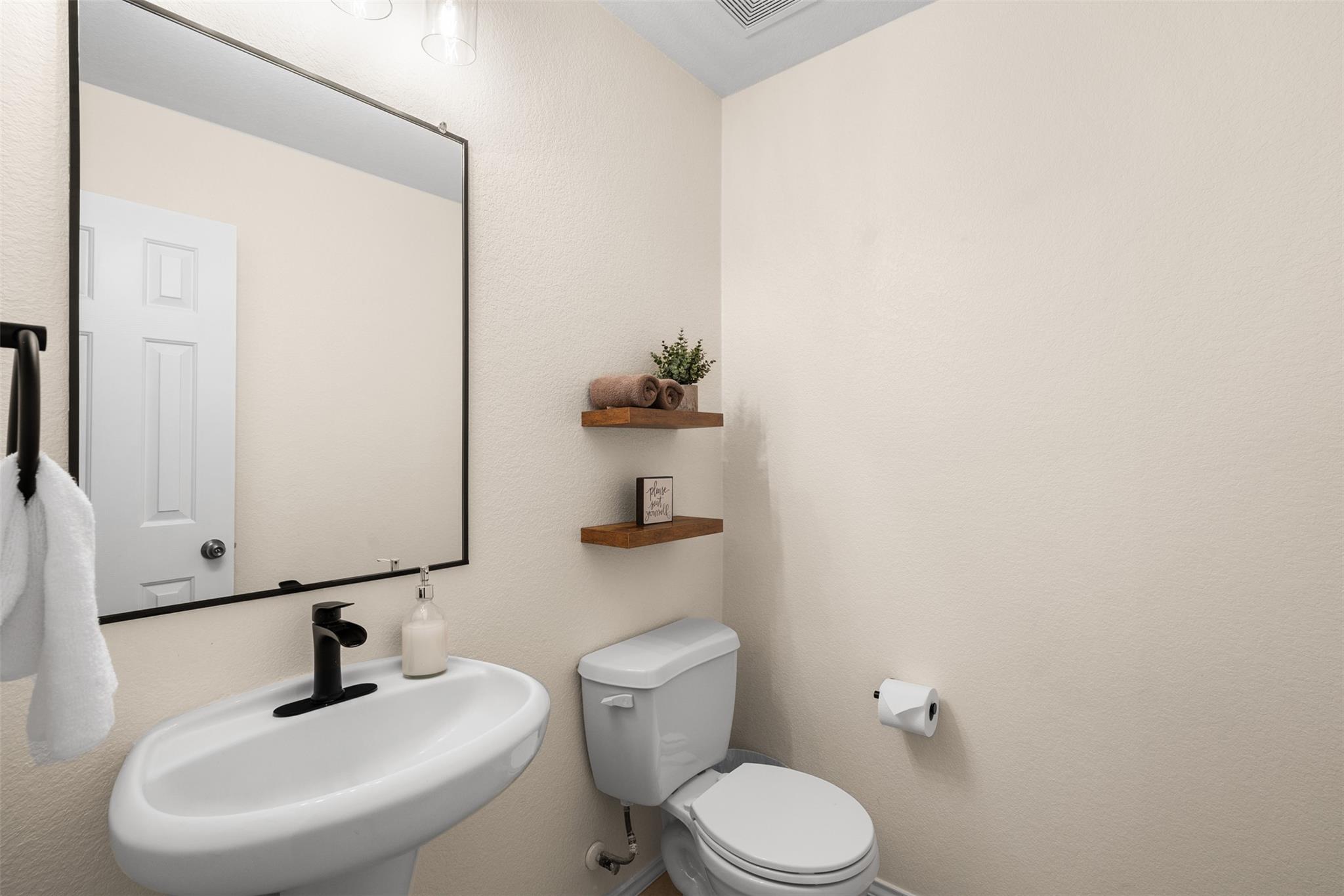 137 Barn Owl Loop Leander TX 78641