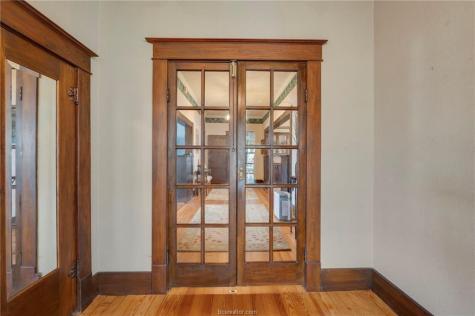501 W Buck Street Caldwell TX 77836
