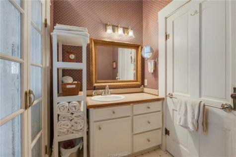 501 W Buck Street Caldwell TX 77836