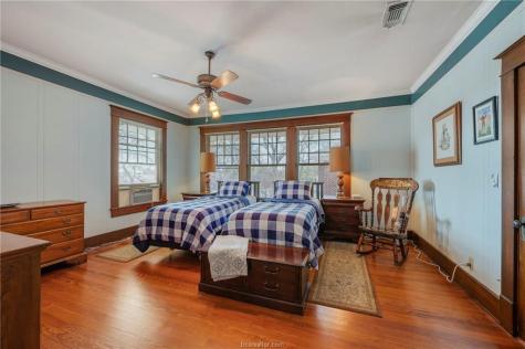 501 W Buck Street Caldwell TX 77836