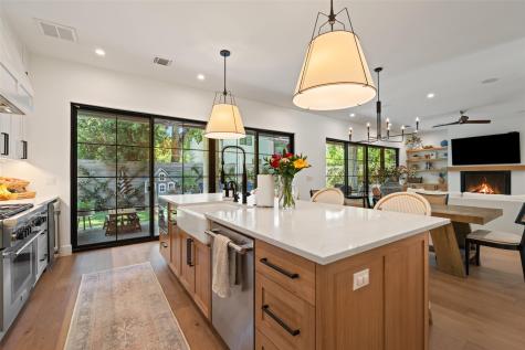 2107 Peach Tree Street Austin TX 78704