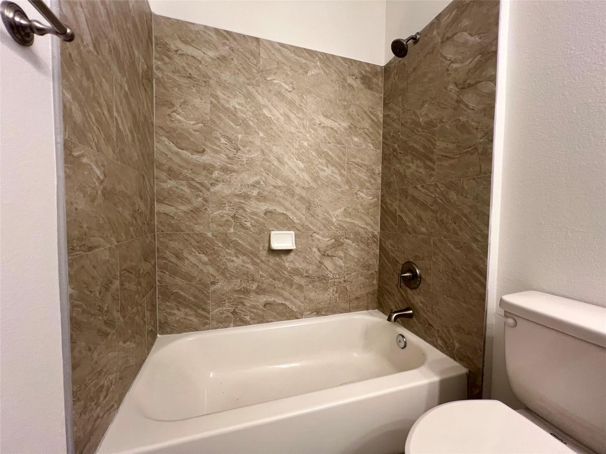 805 Hallie Cove Lockhart TX 78644