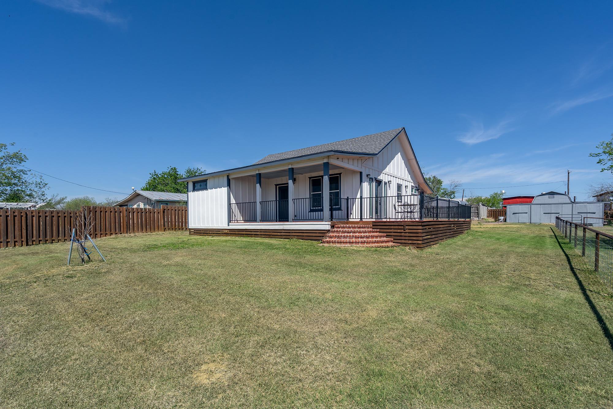 302 N Austin Street Coupland TX 78615