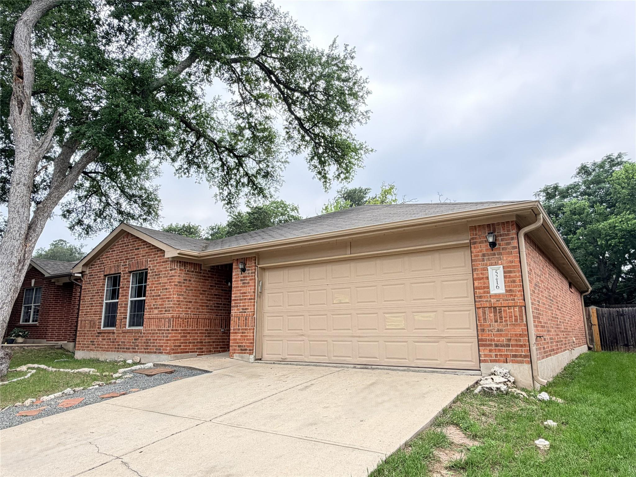 5216 English Glade Drive Austin TX 78724