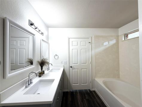 5216 English Glade Drive Austin TX 78724