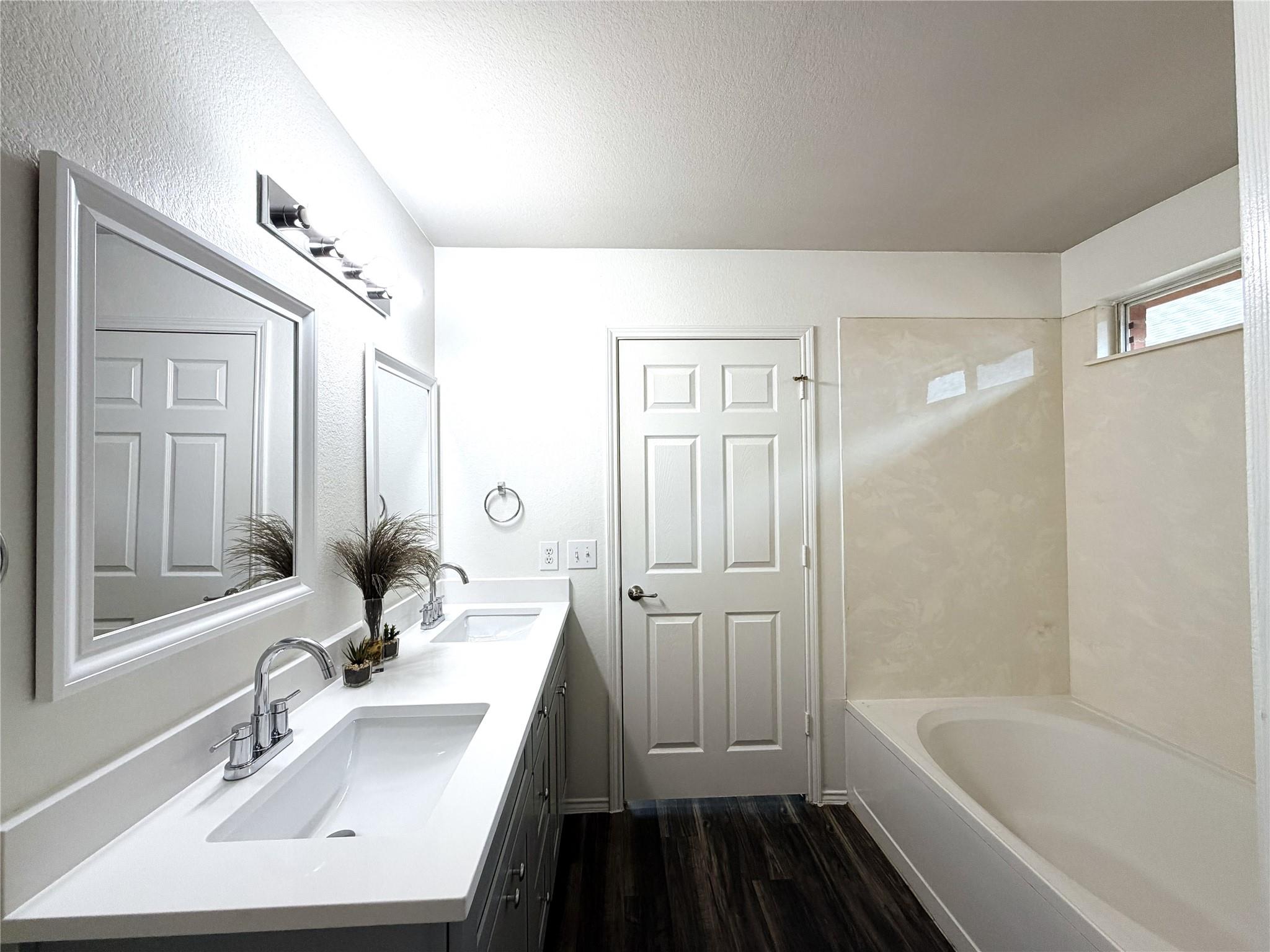 5216 English Glade Drive Austin TX 78724