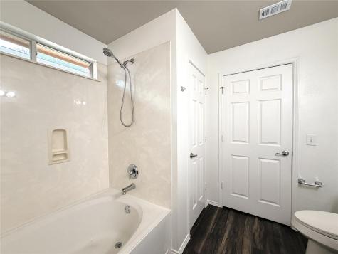 5216 English Glade Drive Austin TX 78724