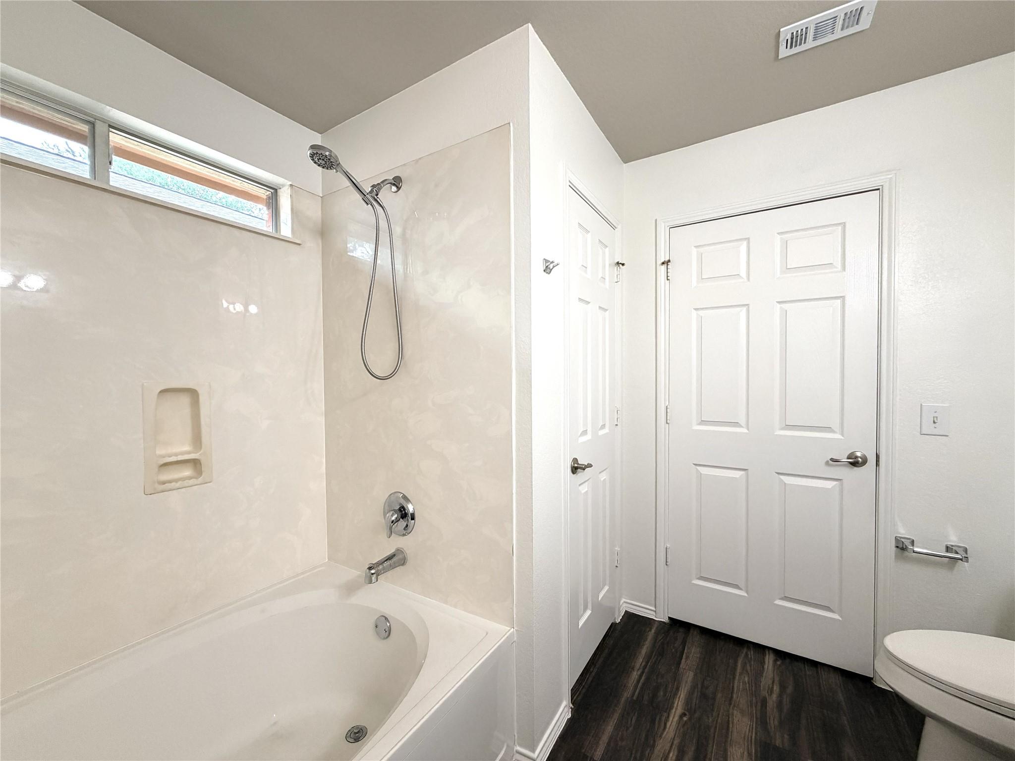 5216 English Glade Drive Austin TX 78724