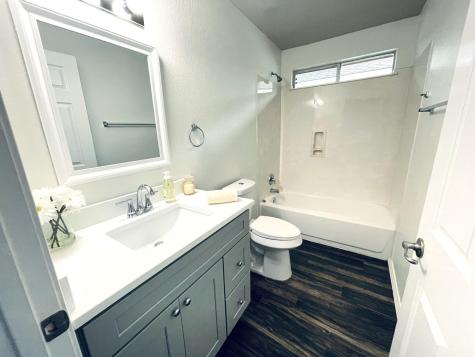 5216 English Glade Drive Austin TX 78724