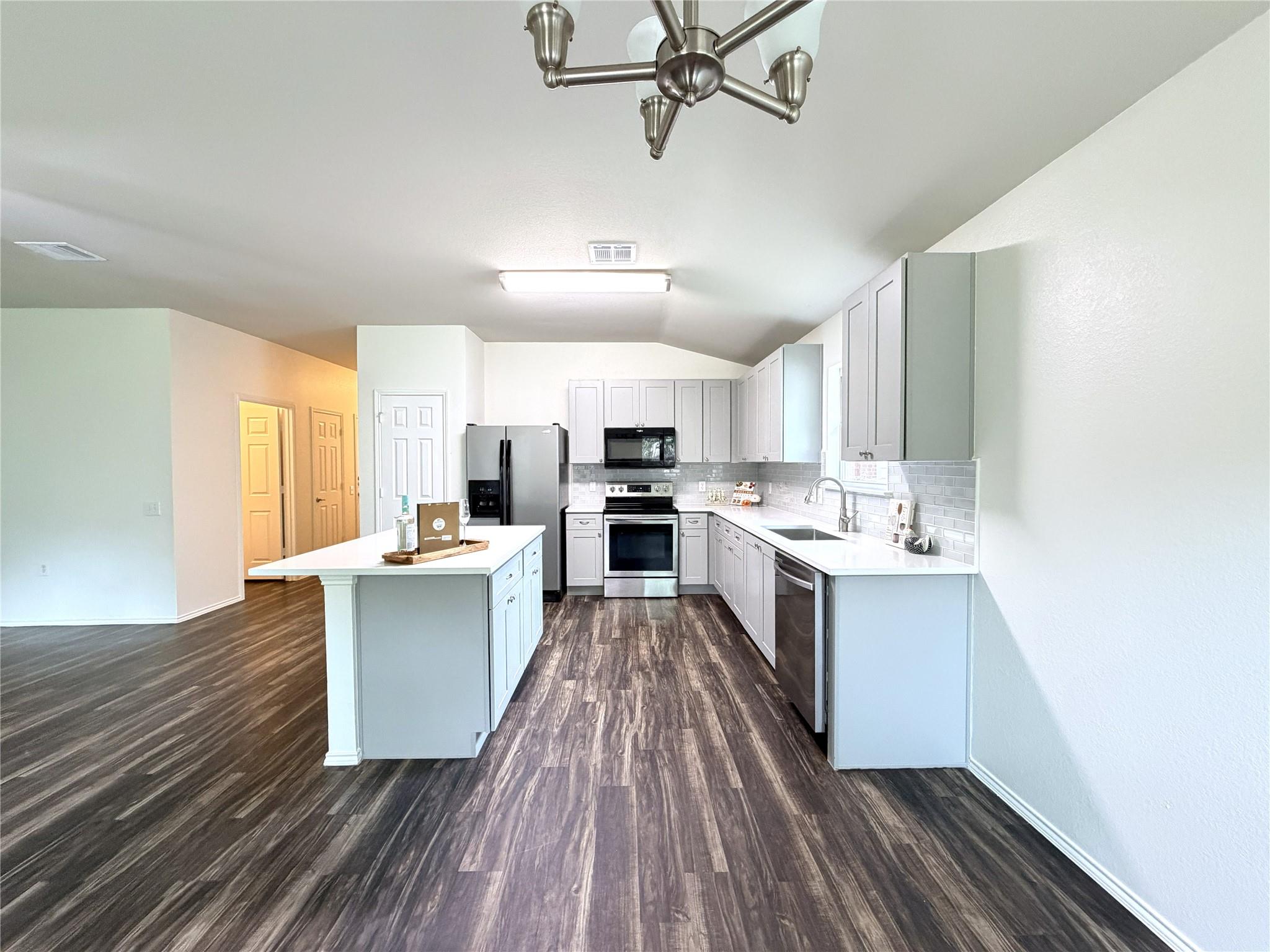 5216 English Glade Drive Austin TX 78724