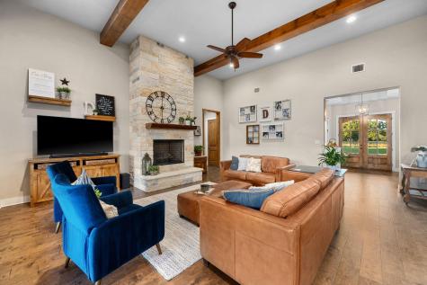 221 Palomino Cove Jarrell TX 76537