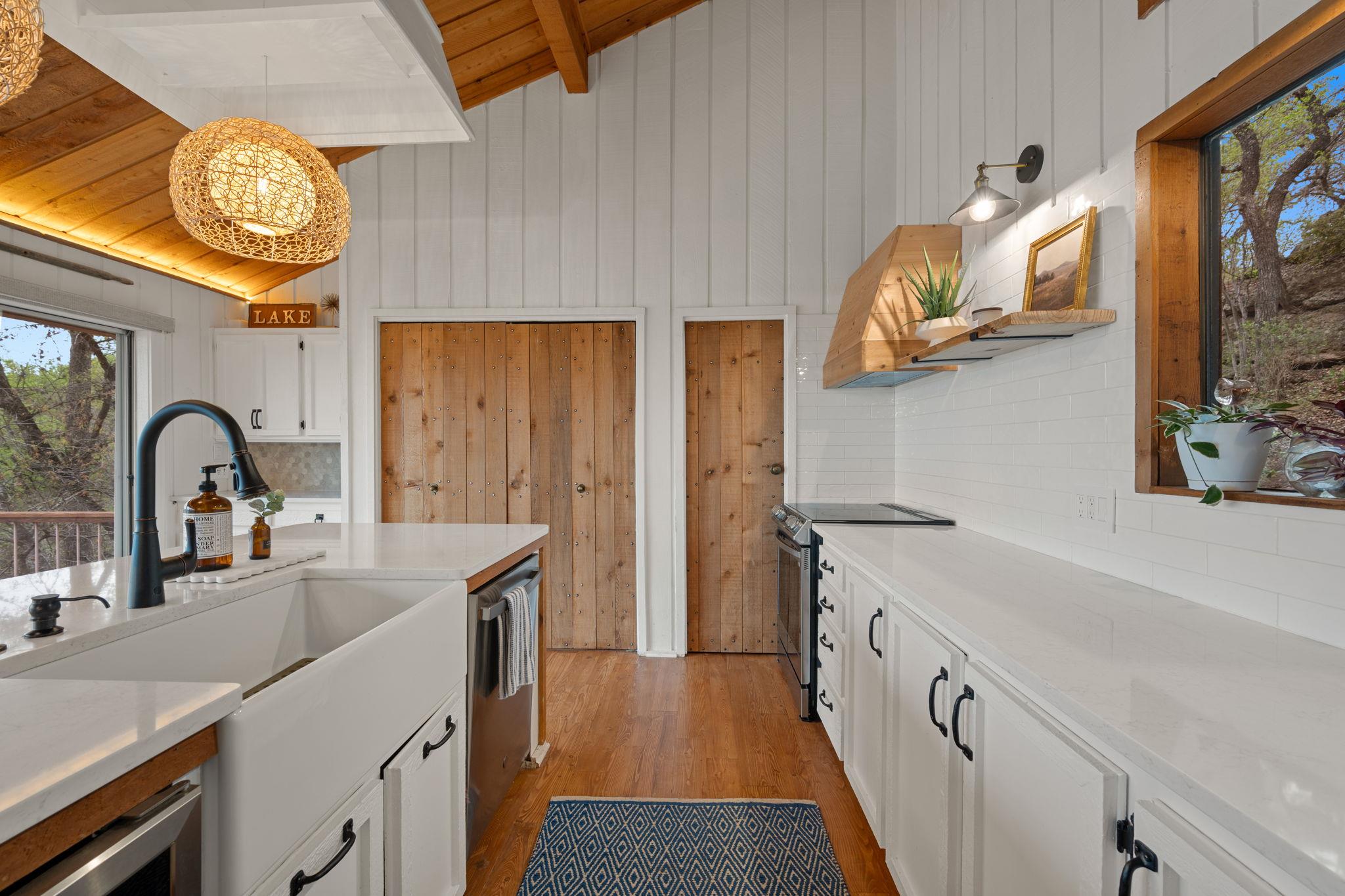 403 Coventry Road Spicewood TX 78669