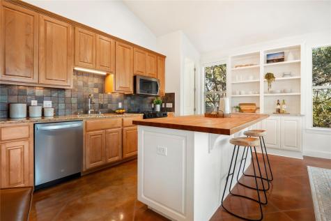 25400 Cove Drive Spicewood TX 78669