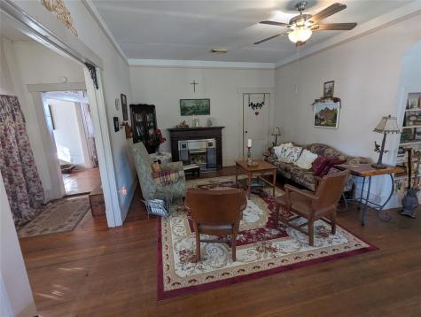 502 W 10th Street Taylor TX 76574