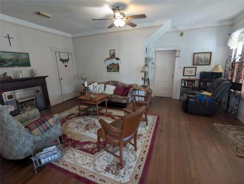 502 W 10th Street Taylor TX 76574