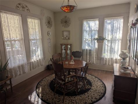 502 W 10th Street Taylor TX 76574