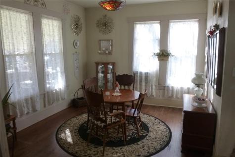 502 W 10th Street Taylor TX 76574